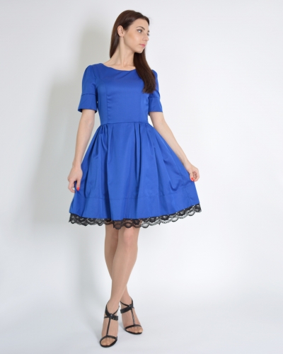Платье с кружевом синее